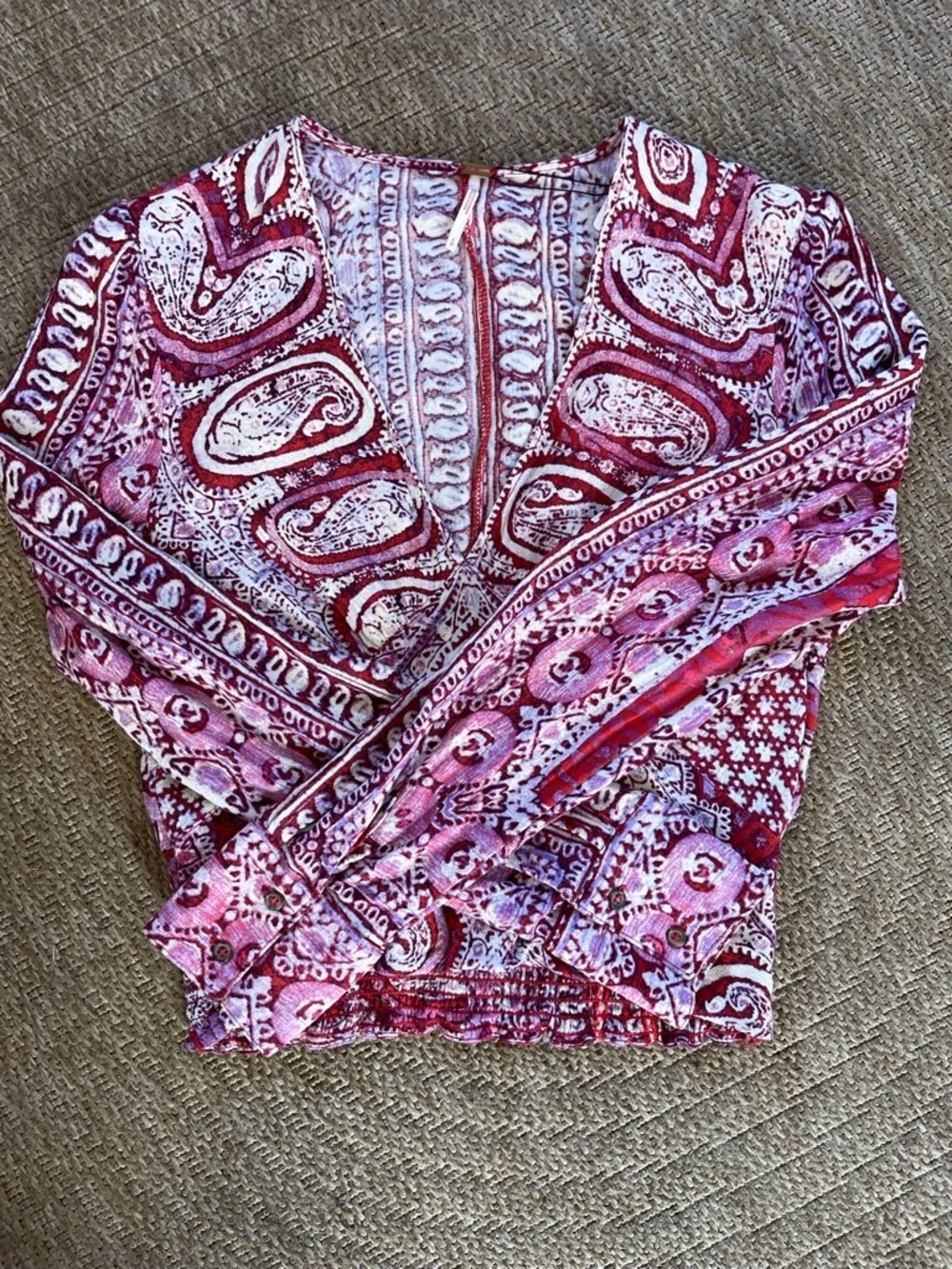 Free People Wild & Free Paisley Crop Top deep V-neck & long sleeves magenta - Picture 9 of 12